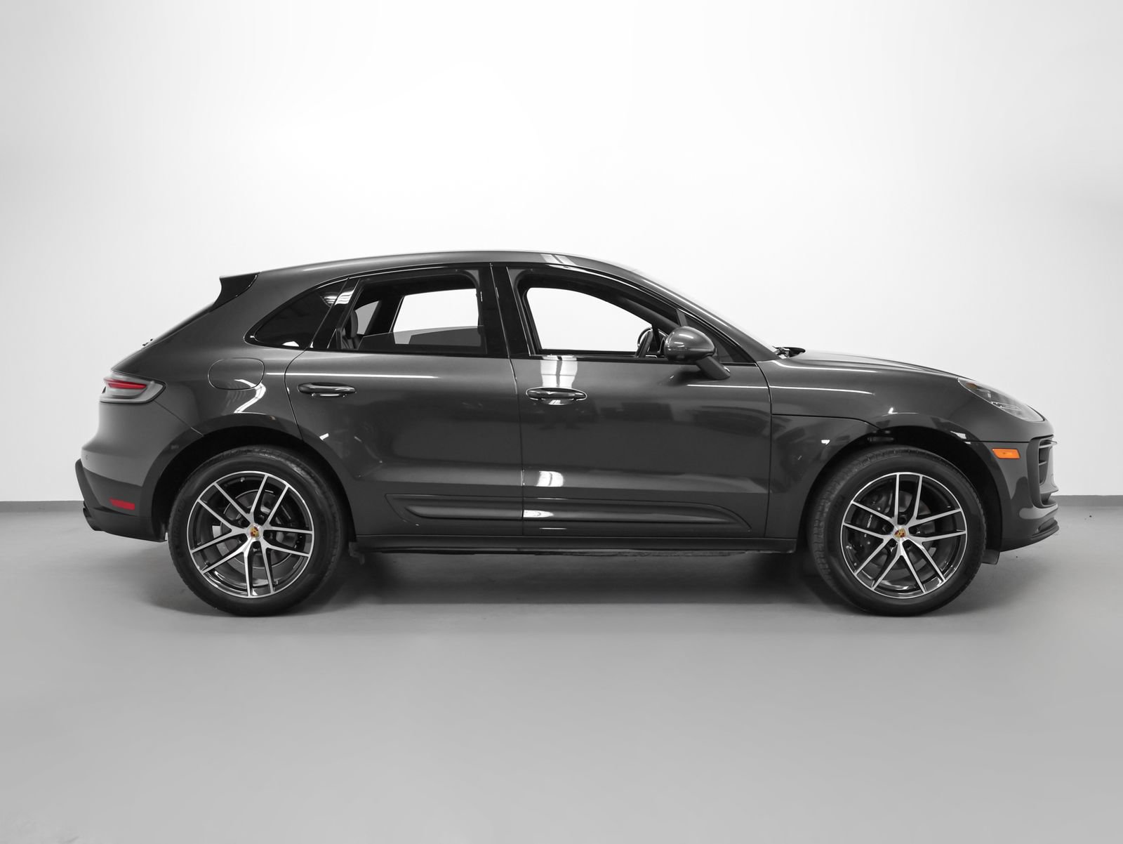 Certified 2026 Porsche Macan AWD/4WD image 13
