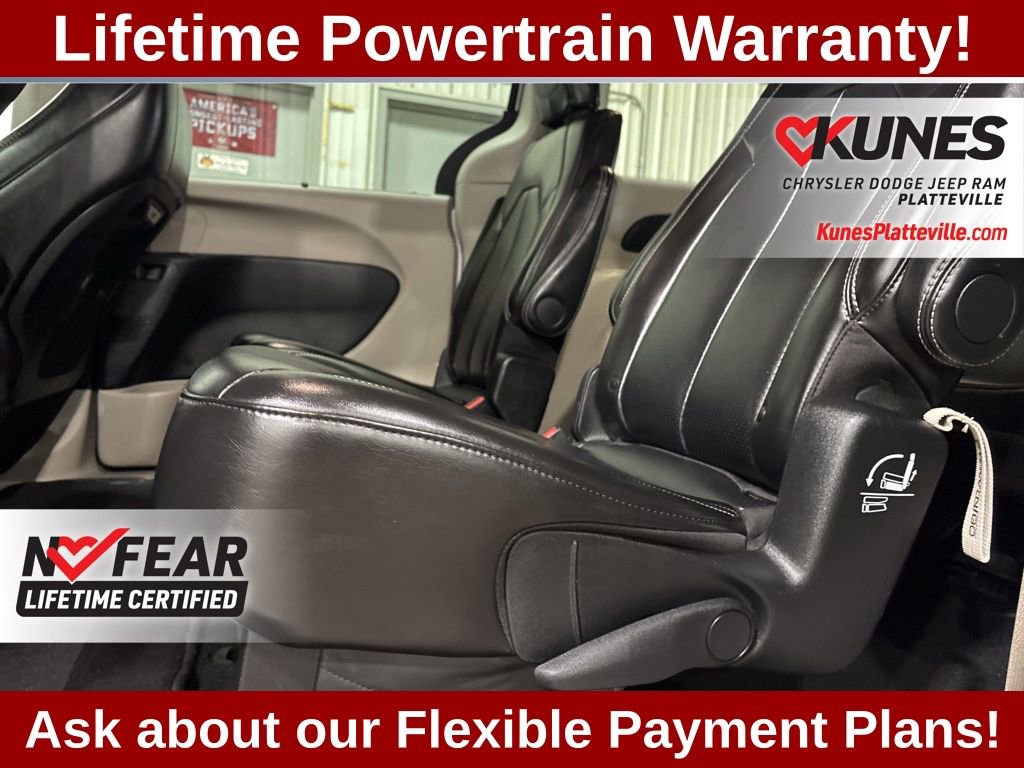 Used 2024 Chrysler Pacifica Touring-L image 19