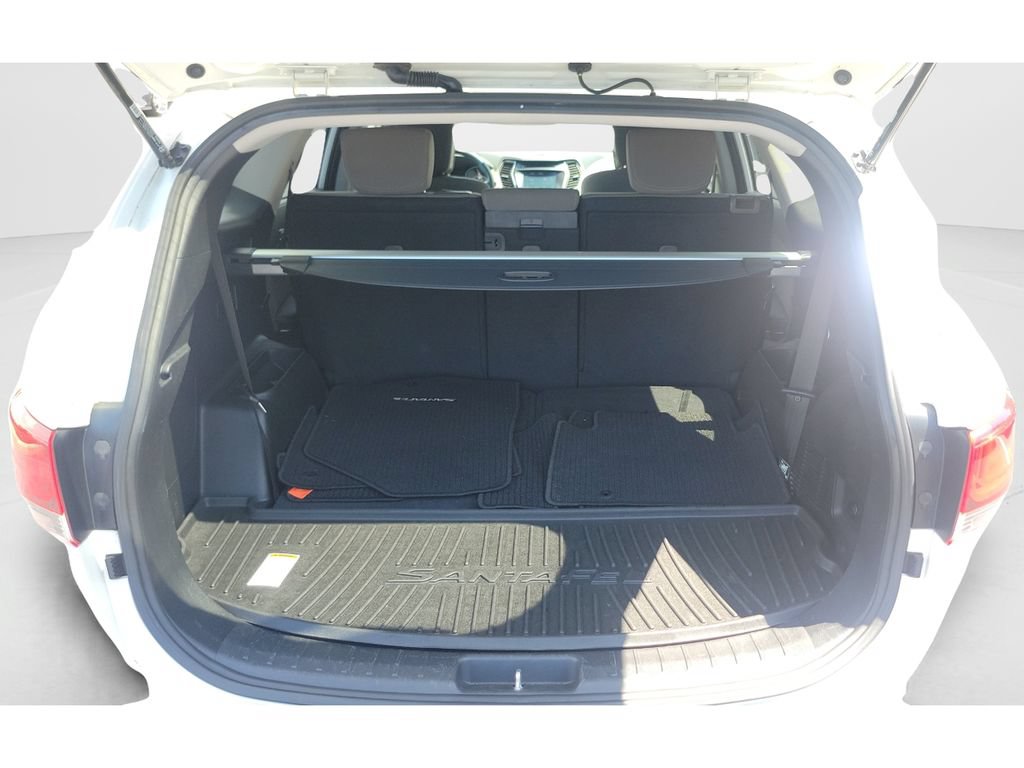 Used 2017 Hyundai Santa Fe SE FWD image 9
