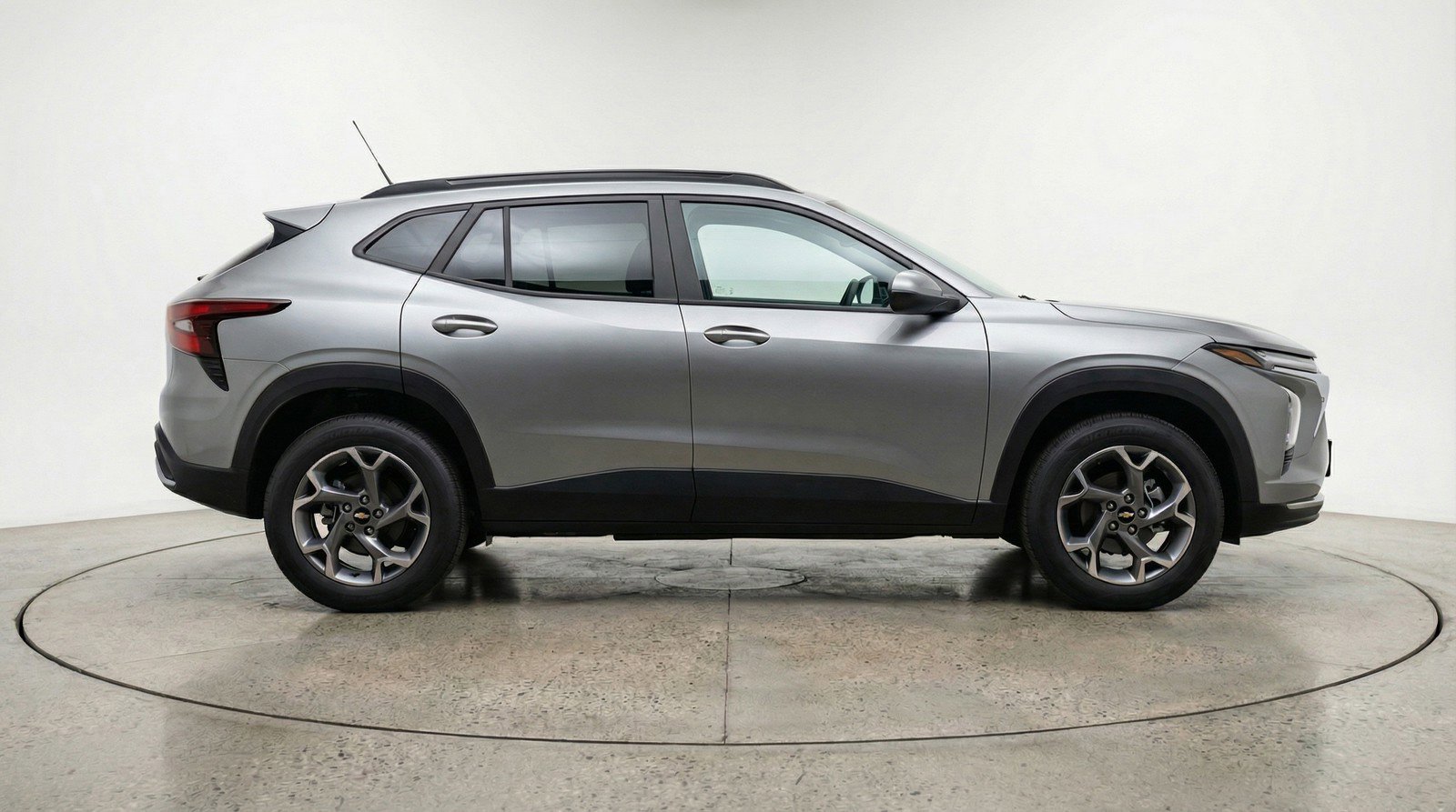 Used 2025 Chevrolet Trax LT FWD image 11