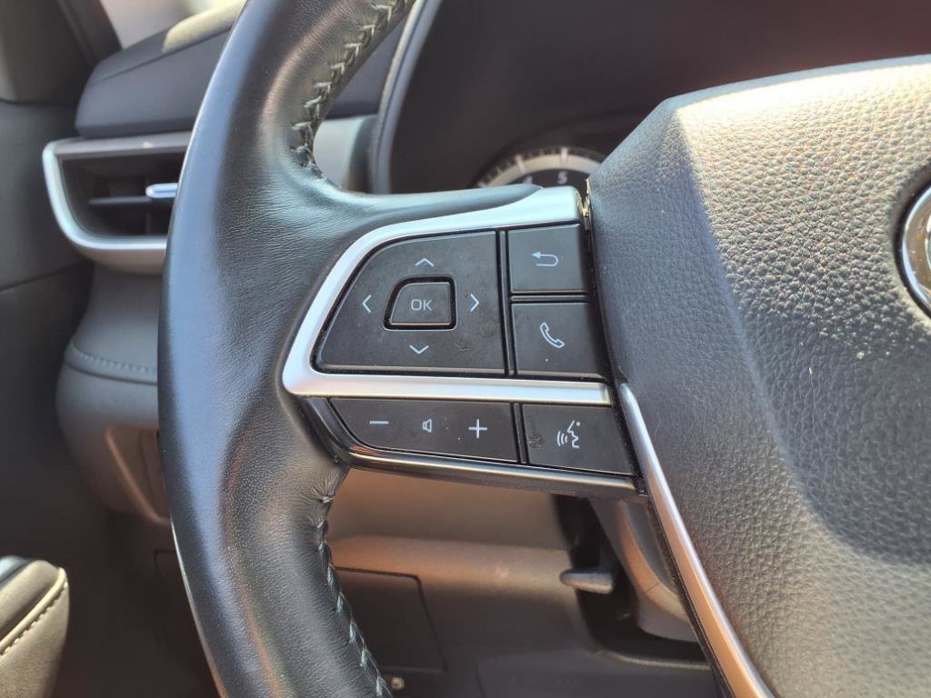 Used 2023 Toyota Highlander LE image 19