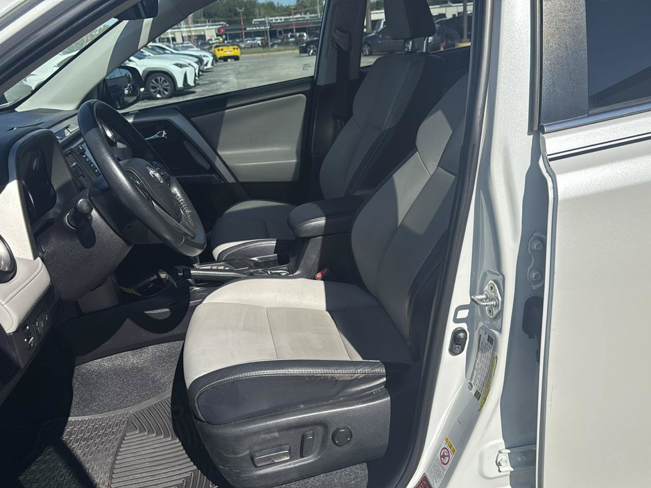 Used 2018 Toyota RAV4 Platinum FWD image 9