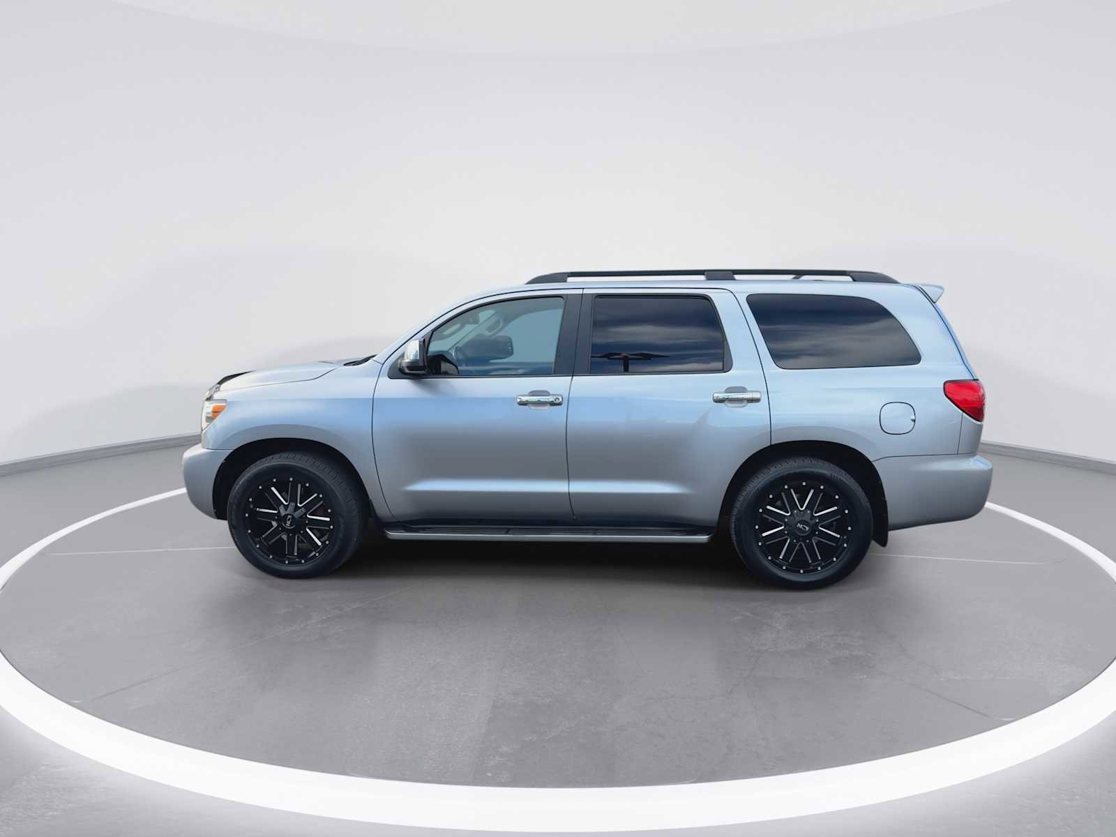 Used 2010 Toyota Sequoia Platinum image 5