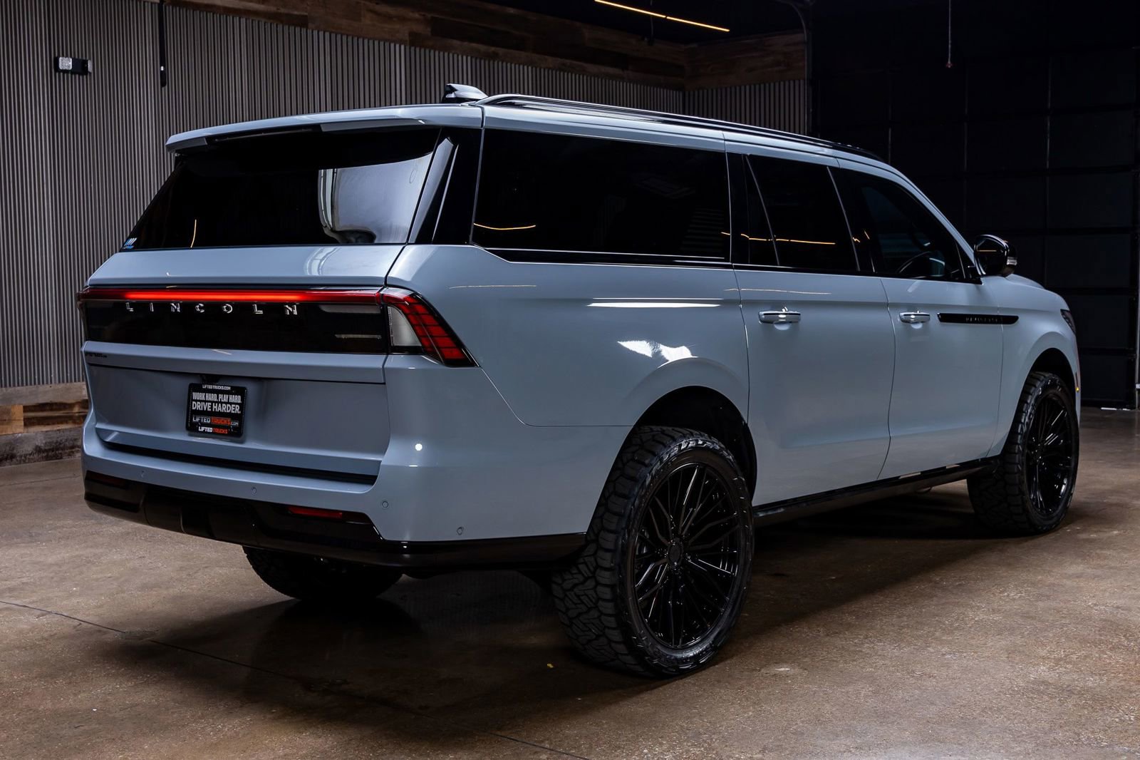 Used 2025 Lincoln Navigator L Reserve w/ Jet Appearance Package image 10