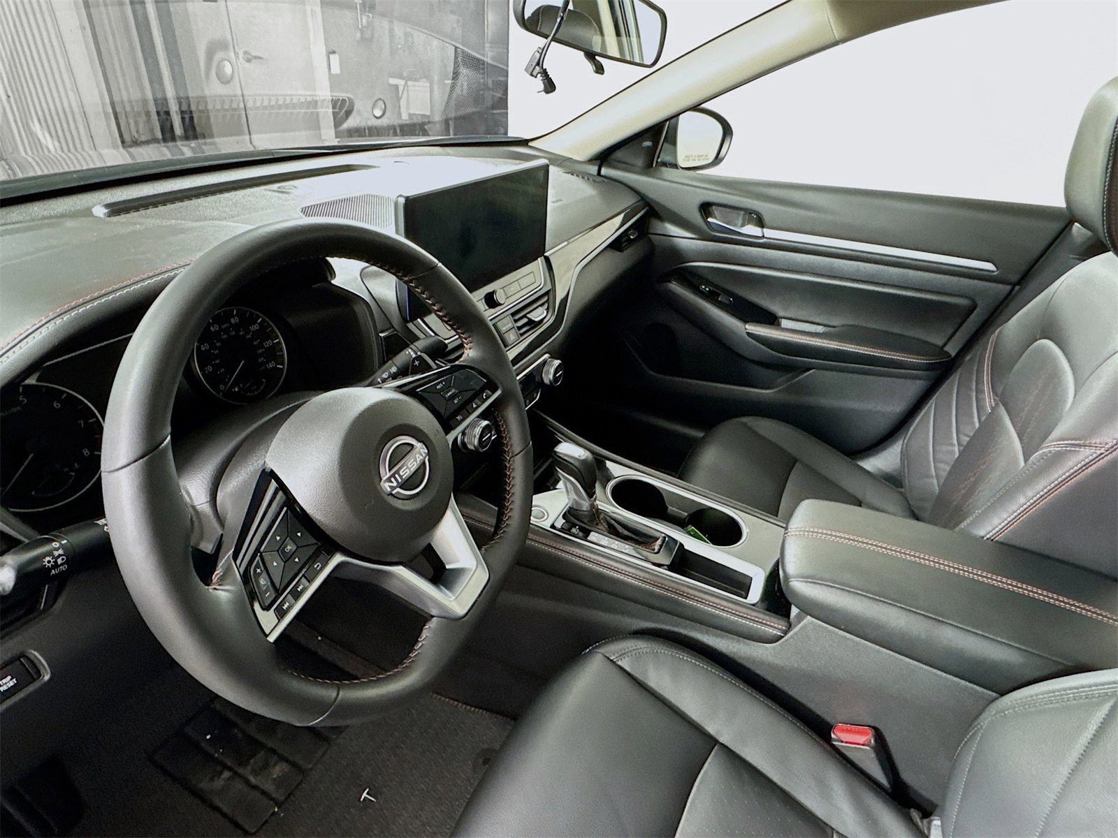 Used 2025 Nissan Altima 2.5 SR w/ SR Premium Package image 8