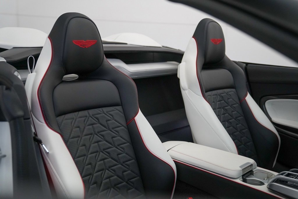 New 2026 Aston Martin Vanquish Convertible image 34