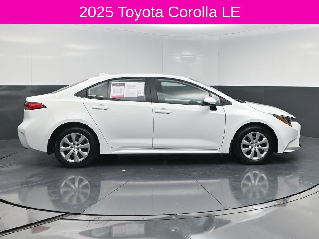 Used 2025 Toyota Corolla LE image 4
