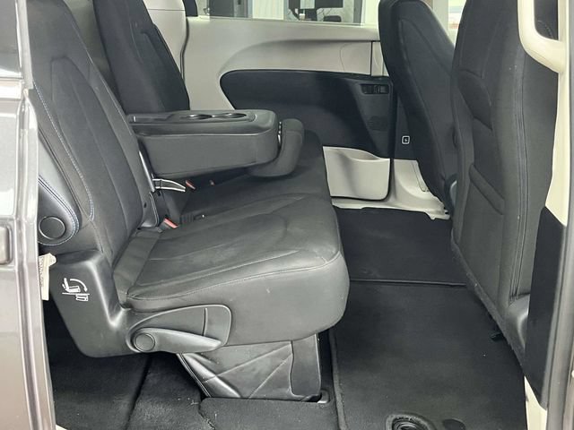 Used 2021 Chrysler Pacifica Touring w/ Cold Weather Group FWD image 26