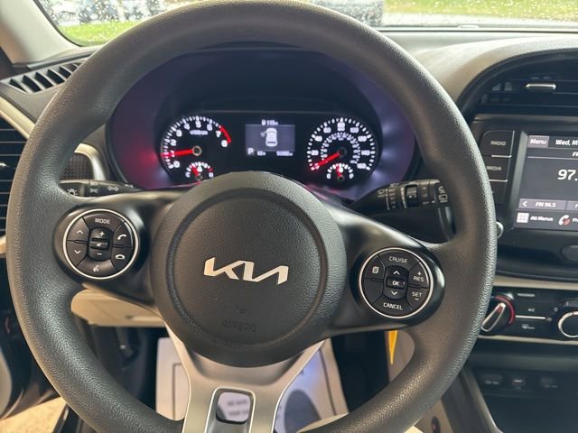 Used 2022 Kia Soul LX image 16