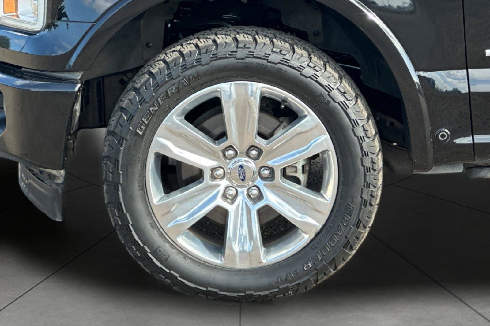 Used 2017 Ford F150 Platinum w/ Equipment Group 701A Luxury AWD/4WD image 31