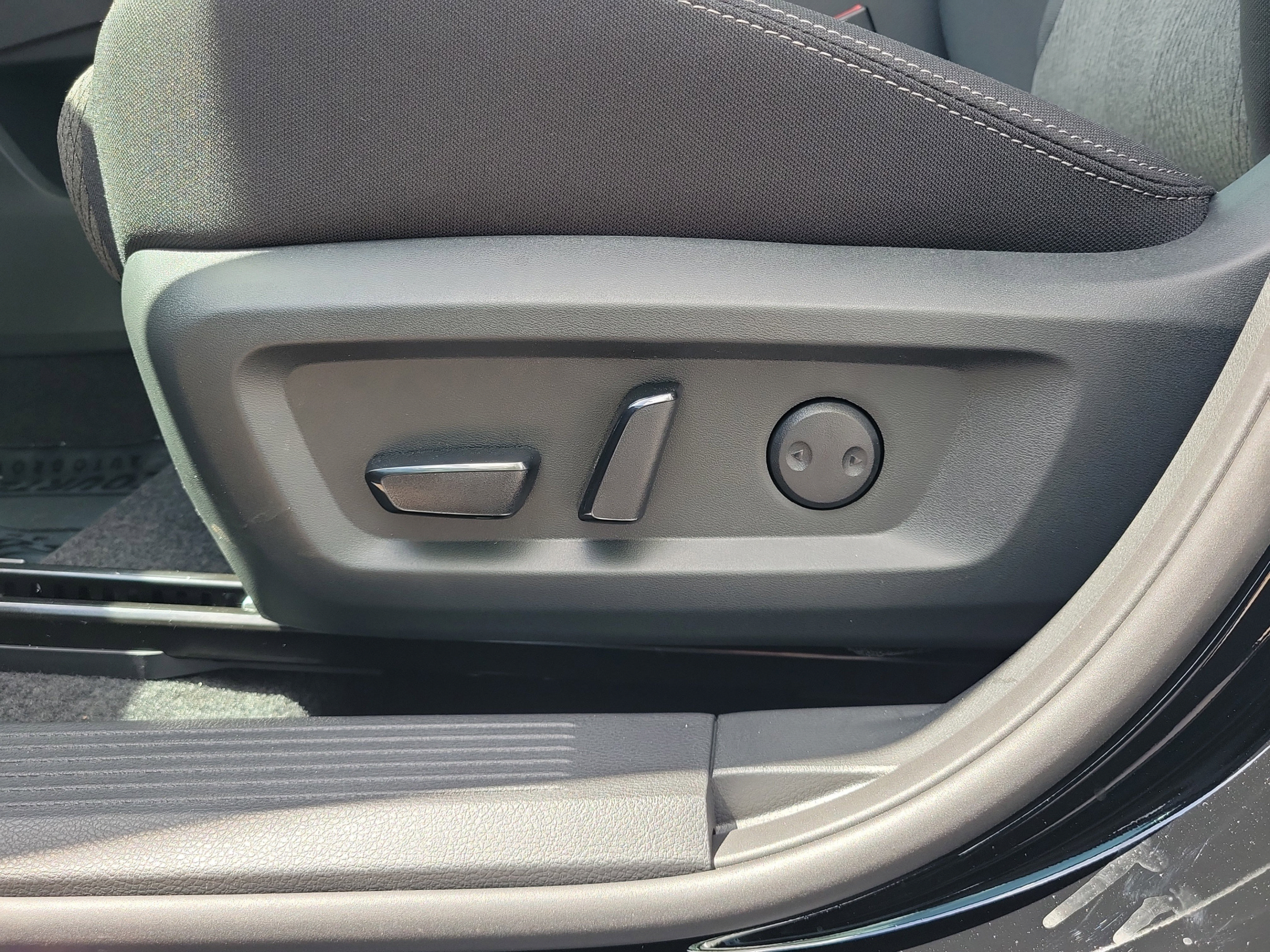 New 2026 Nissan Rogue SV FWD image 18
