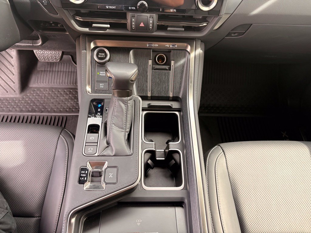 Used 2025 Lexus GX 550 w/ Accessory Package (2T) AWD/4WD image 23