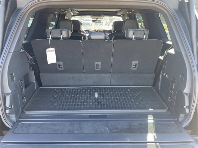 New 2025 Lincoln Navigator Reserve w/ Jet Appearance Package image 12