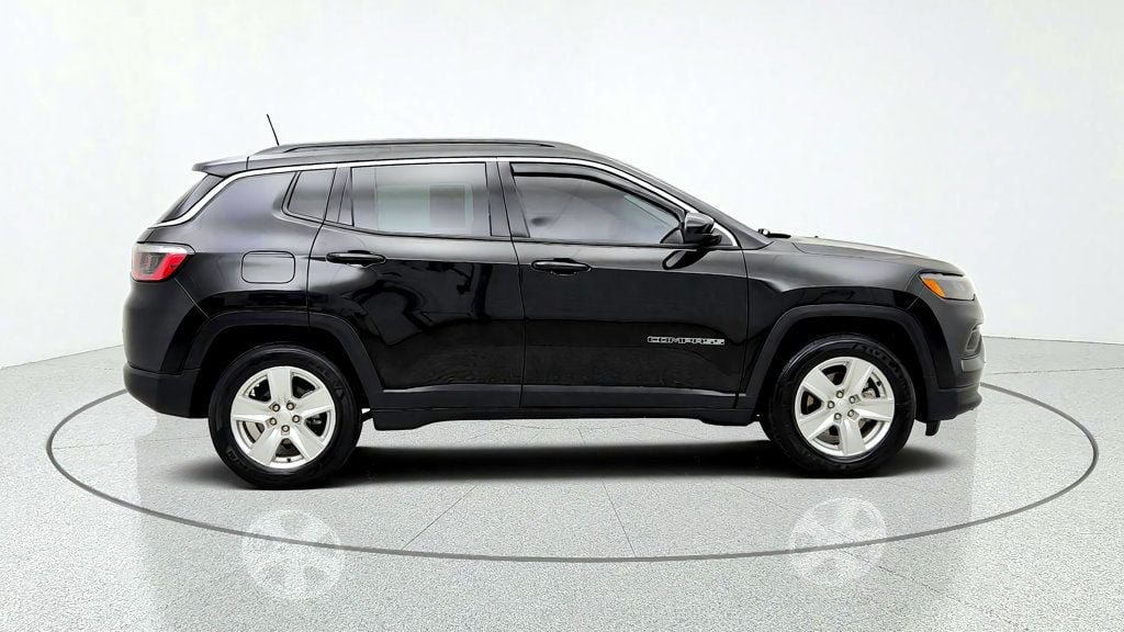 Used 2022 Jeep Compass Latitude FWD image 4