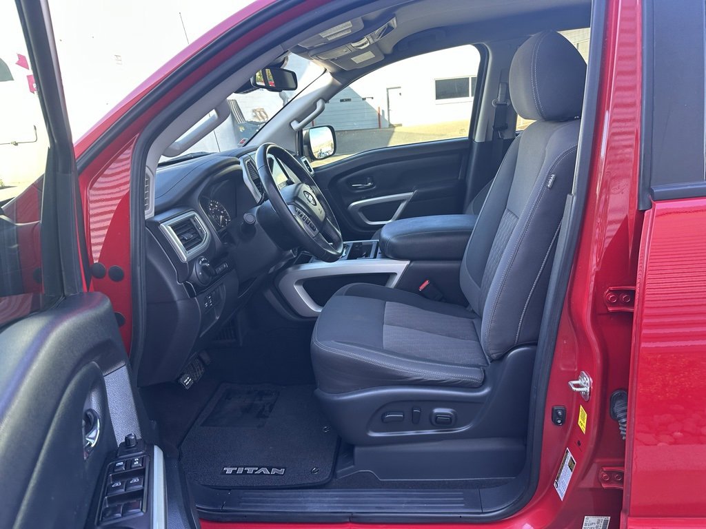 Used 2021 Nissan Titan SV w/ SV Convenience Package image 12