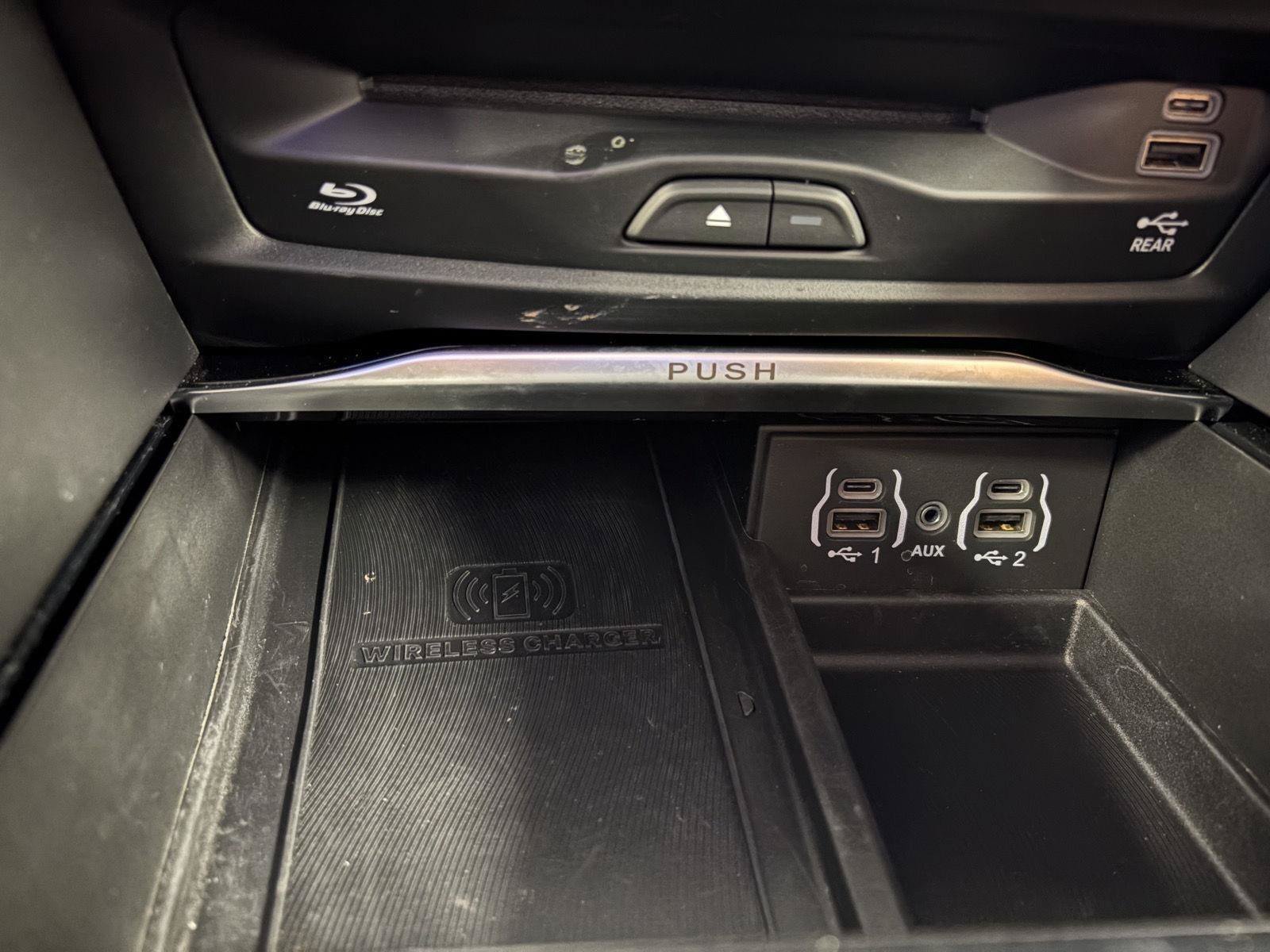 Used 2024 Chrysler Pacifica Pinnacle FWD image 32