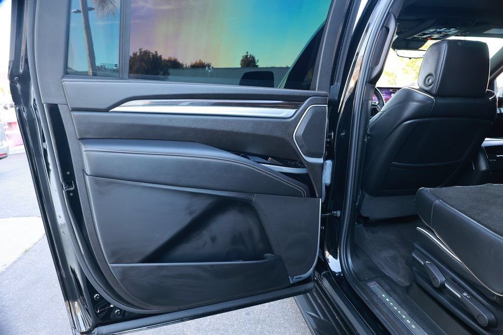 Used 2025 Cadillac Escalade ESV Premium Luxury AWD/4WD image 40