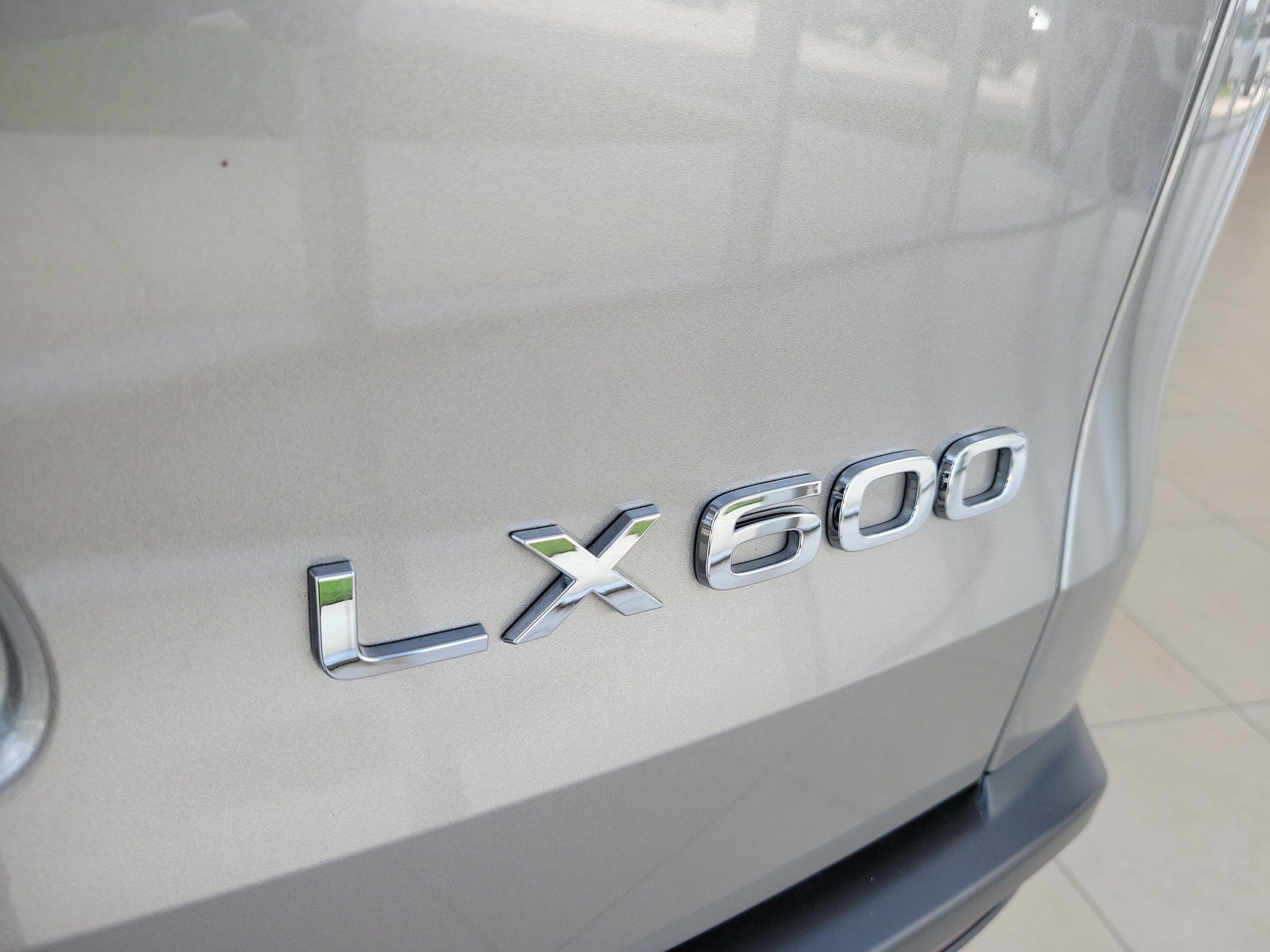 Used 2022 Lexus LX 600 4WD w/ Accessory Package (Z1) image 10