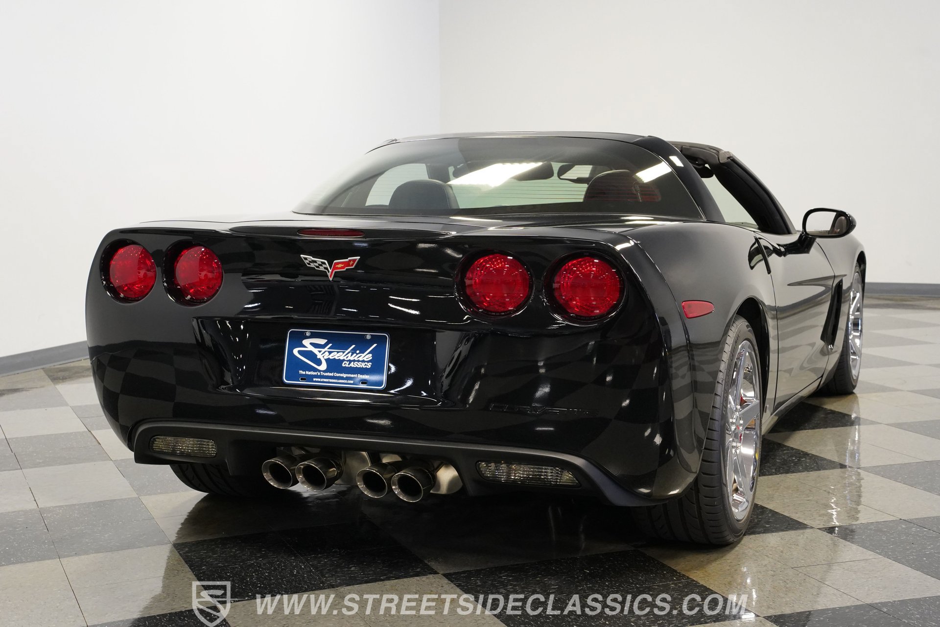 Used 2007 Chevrolet Corvette Coupe w/ Performance Package RWD image 12