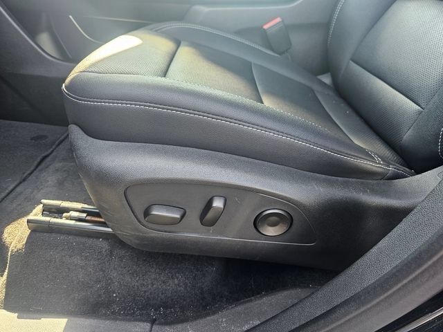 Used 2025 Chevrolet Traverse LT FWD image 17