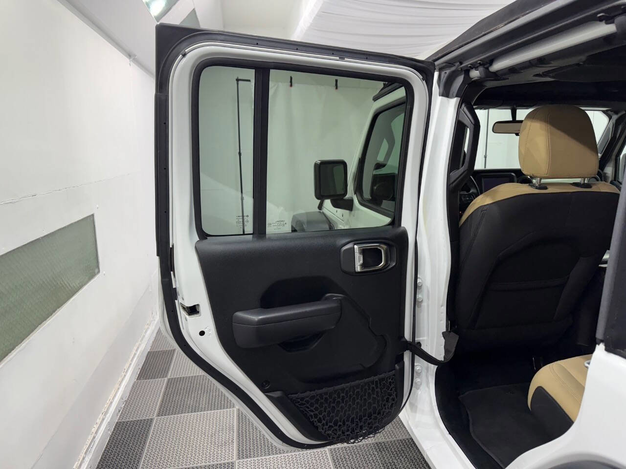 Used 2018 Jeep Wrangler Unlimited Sport S image 25