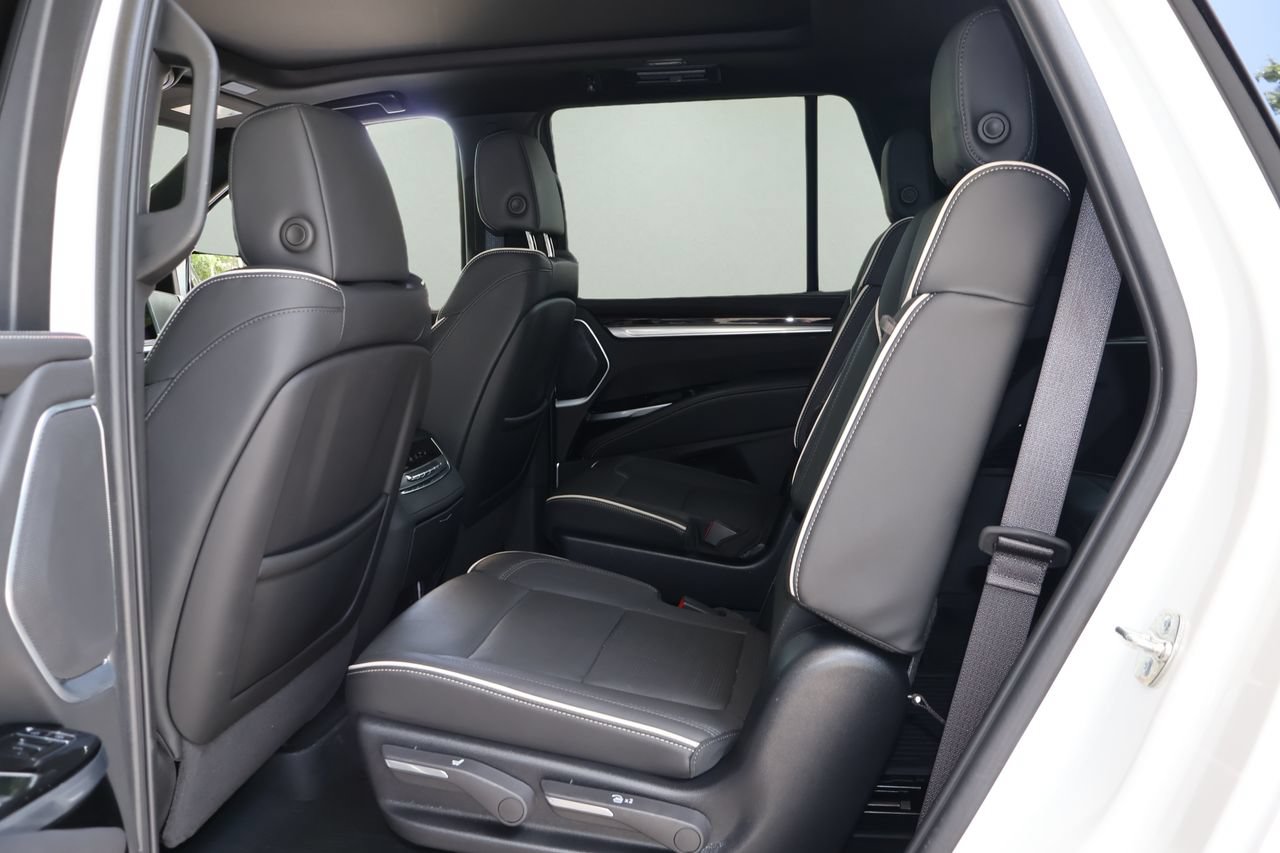 Certified 2025 Cadillac Escalade Premium Luxury AWD/4WD image 13