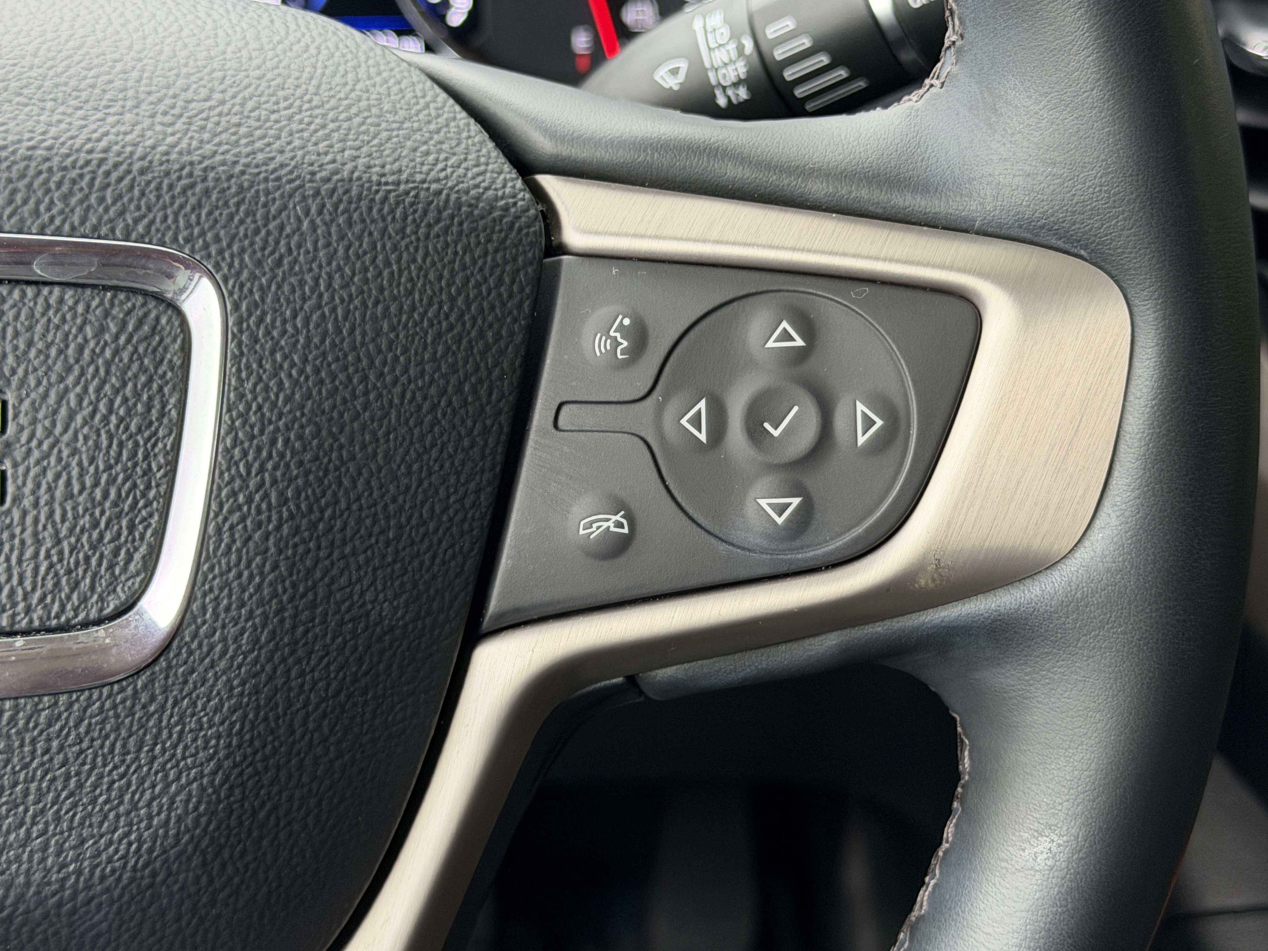 Used 2023 GMC Acadia Denali w/ Black Diamond Edition FWD image 39