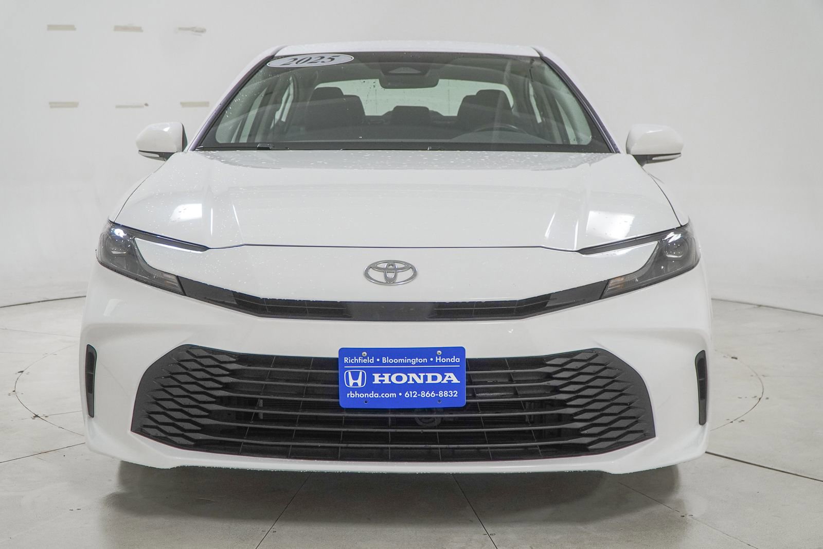 Used 2025 Toyota Camry LE AWD/4WD image 3