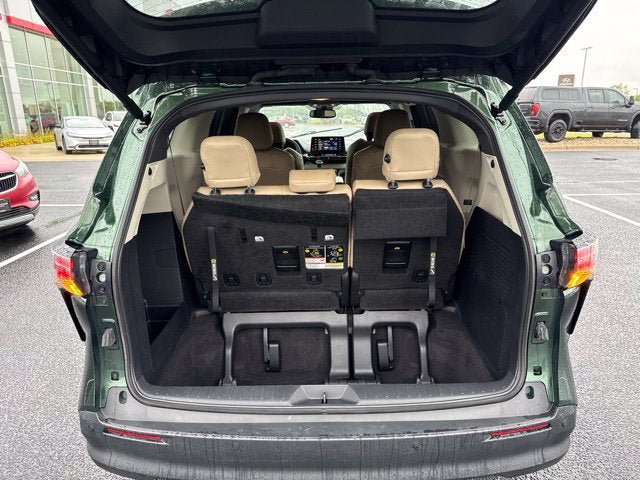 Used 2024 Toyota Sienna XLE AWD/4WD image 13