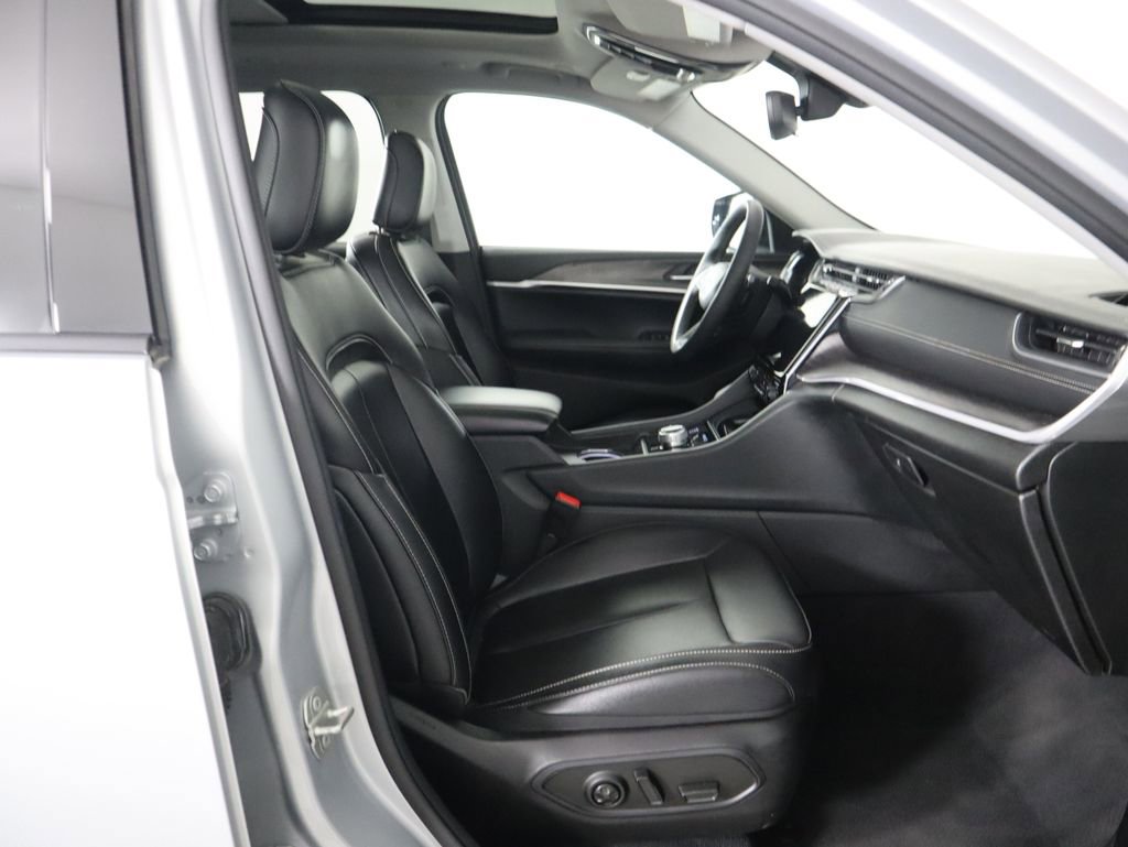 Used 2024 Jeep Grand Cherokee L Limited image 21