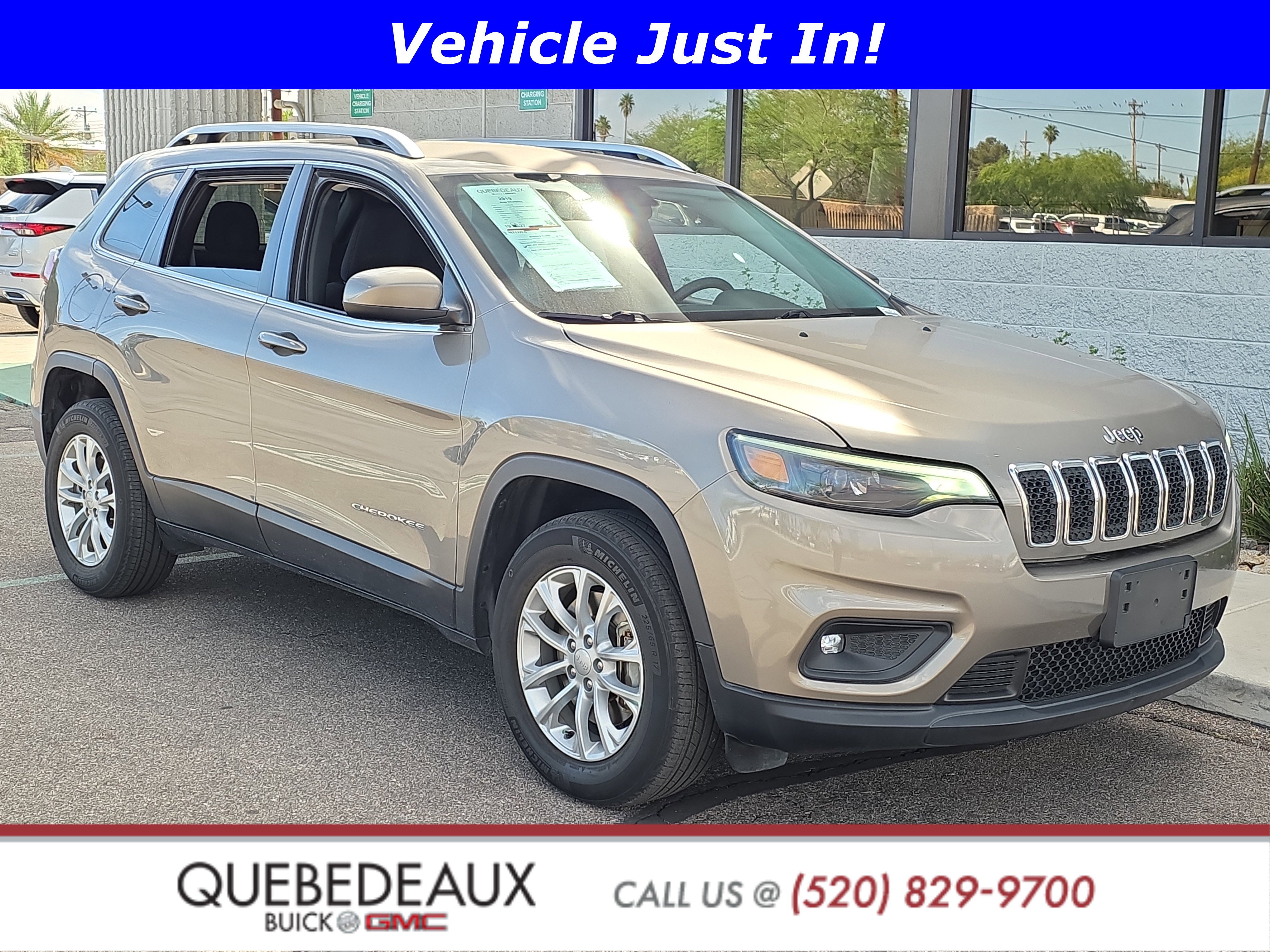 Used 2019 Jeep Cherokee Latitude w/ Popular Appearance Group AWD/4WD image 1