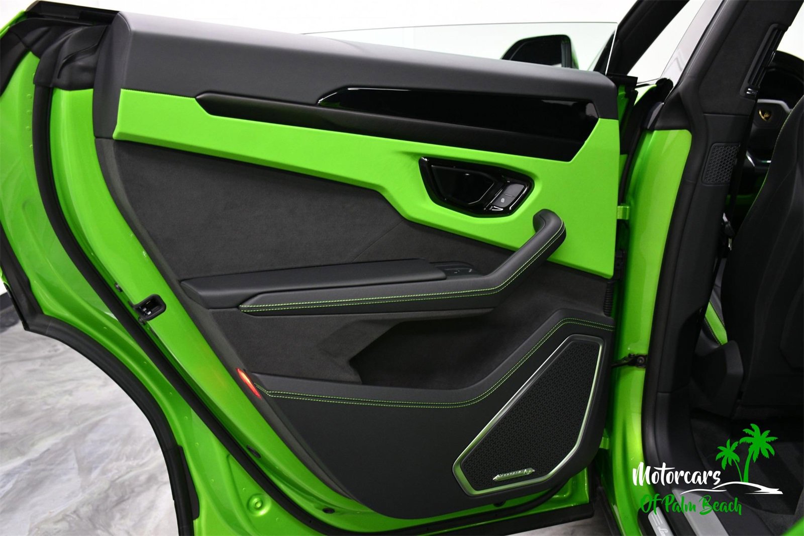 Used 2025 Lamborghini Urus SE image 42