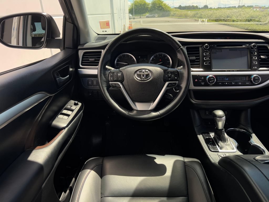 Certified 2019 Toyota Highlander XLE AWD/4WD image 13