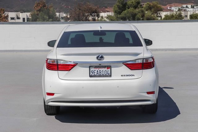 Used 2015 Lexus ES 300h w/ Premium Package w/Bamboo Trim FWD image 5