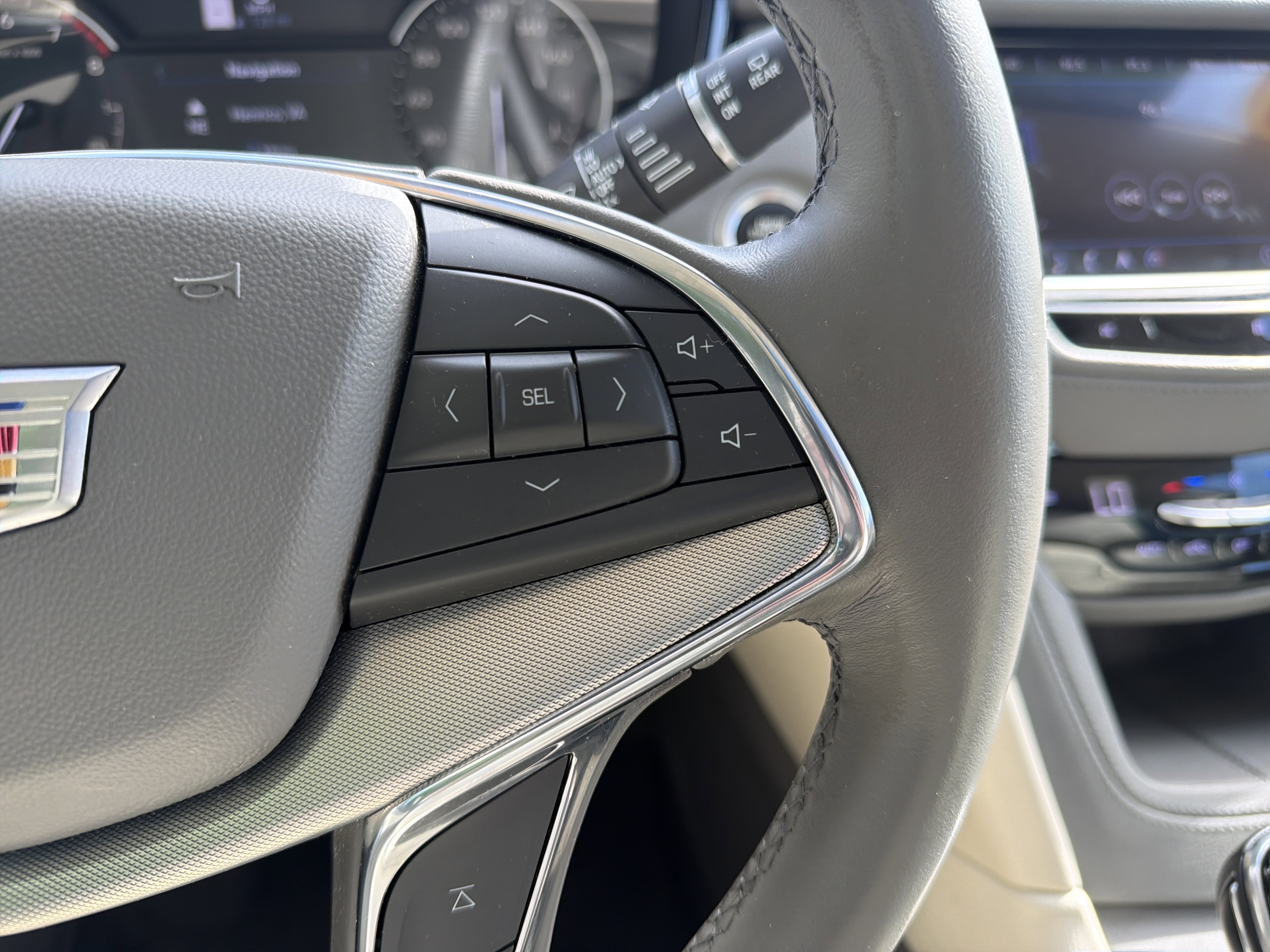 Used 2020 Cadillac XT5 Premium Luxury w/ LPO, Premium Carpet Package FWD image 20