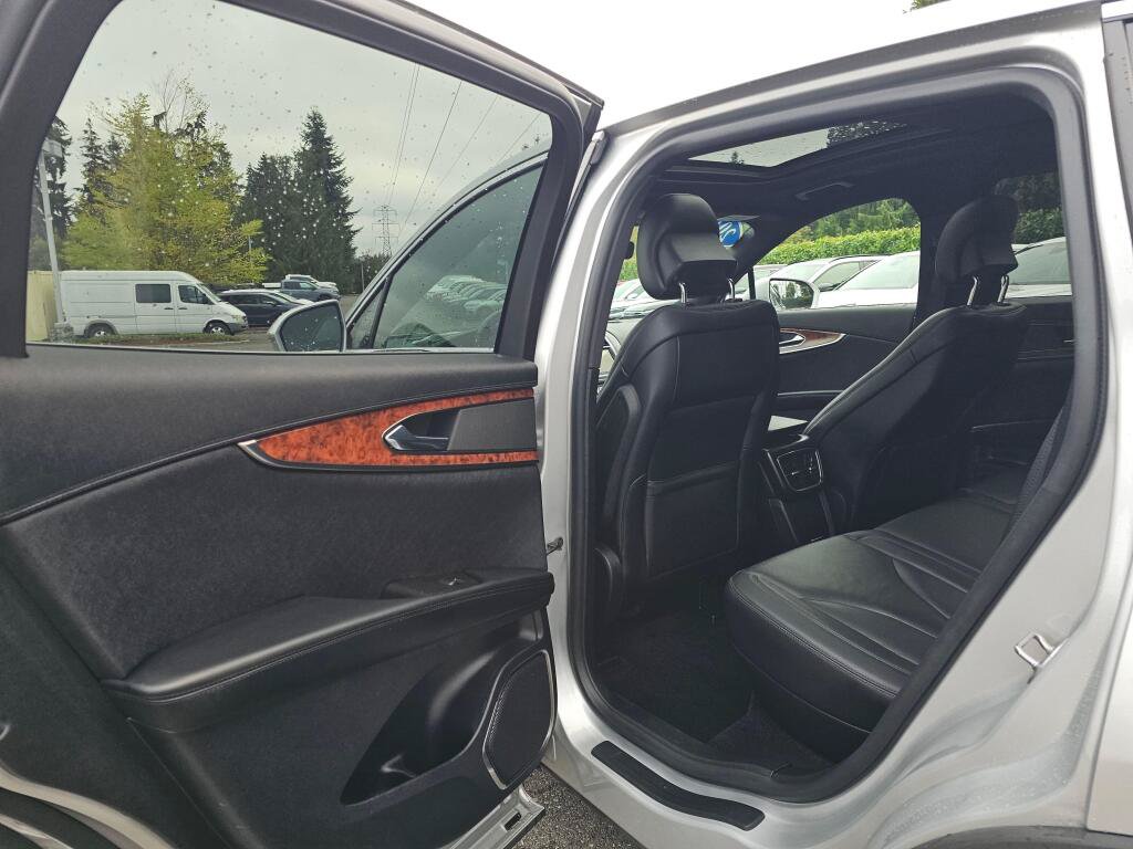 Used 2019 Lincoln Nautilus Select AWD/4WD image 19