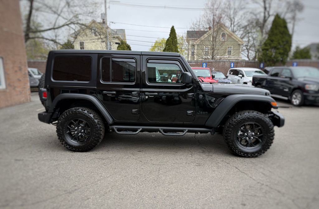 Used 2025 Jeep Wrangler Willys AWD/4WD image 4