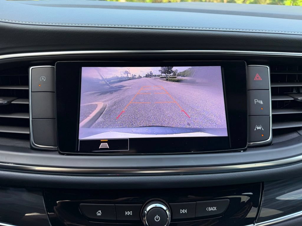 Used 2023 Buick Enclave Essence FWD image 17