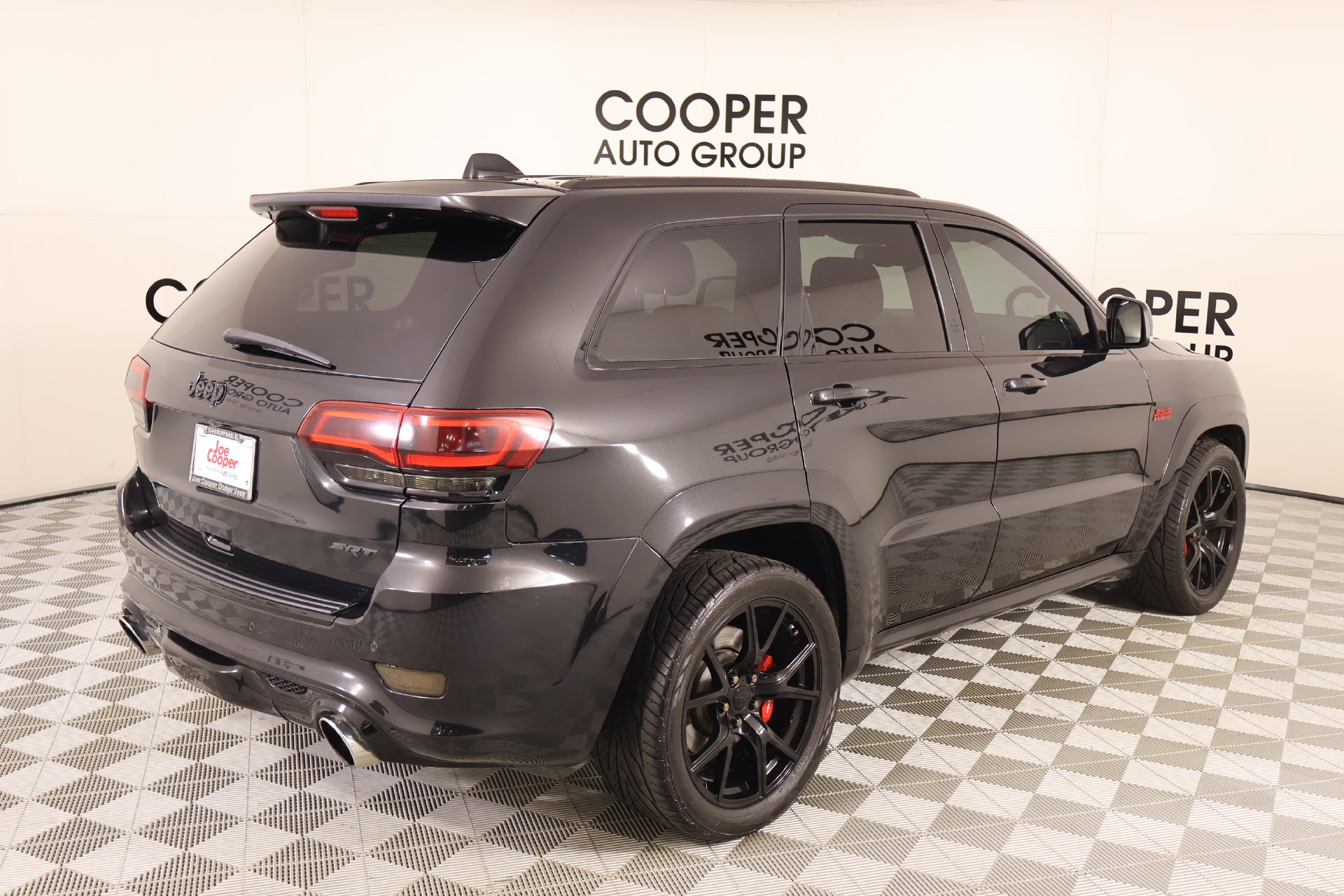 Used 2015 Jeep Grand Cherokee SRT w/ Luxury Group II AWD/4WD image 22