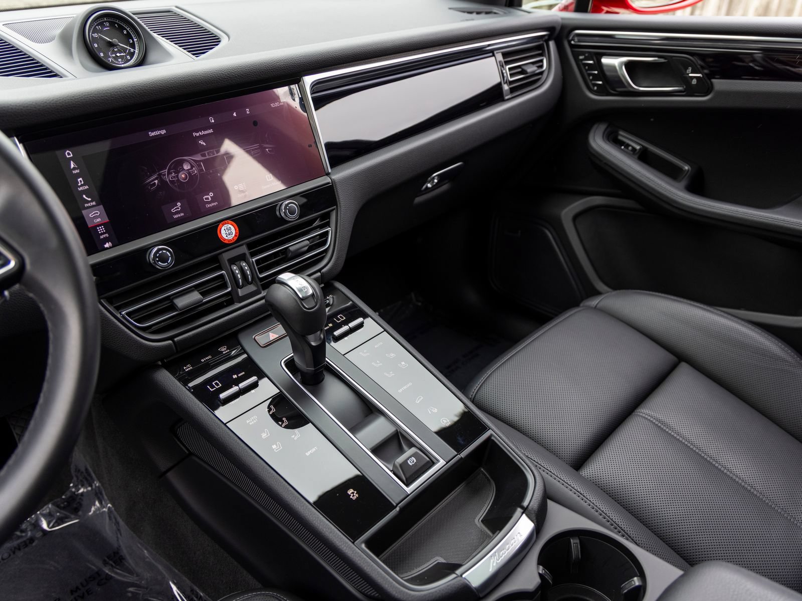 Certified 2026 Porsche Macan AWD/4WD image 48