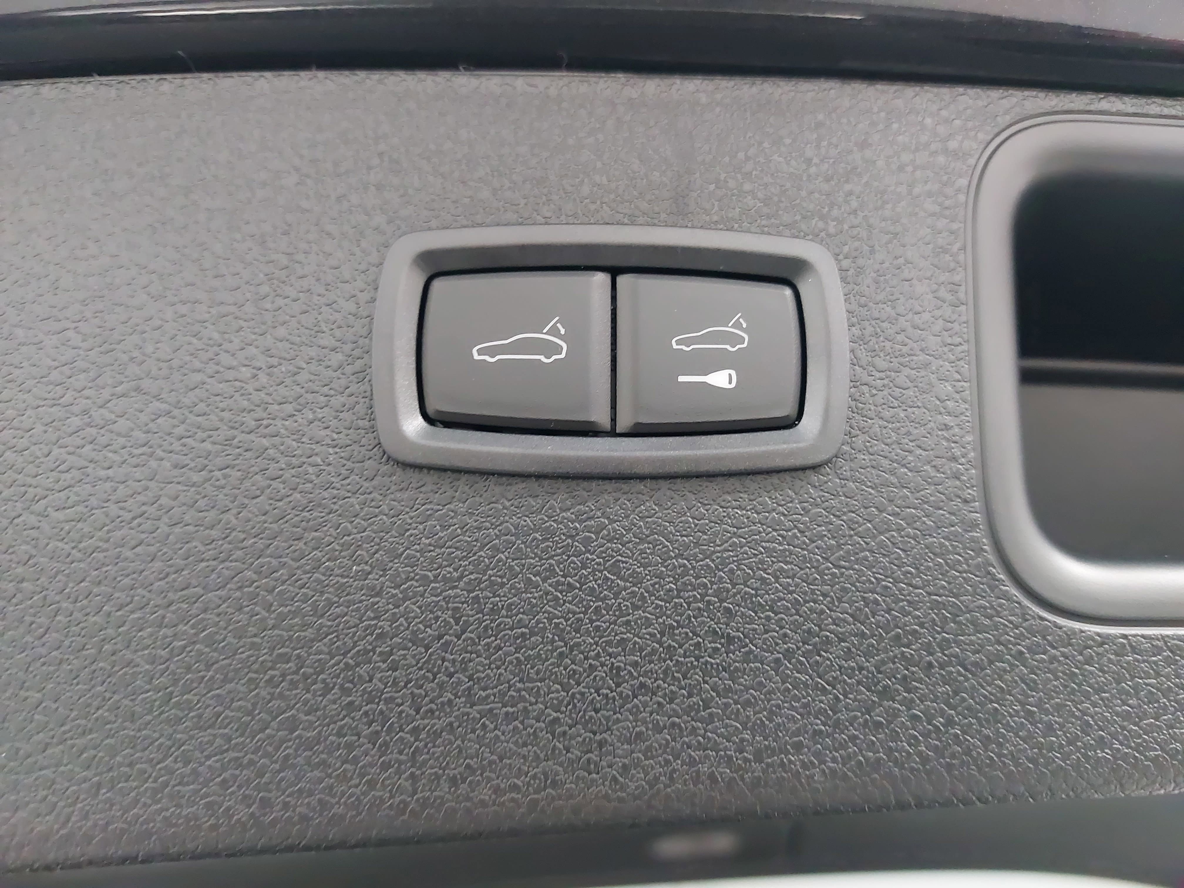 New 2026 Porsche Macan AWD/4WD image 15