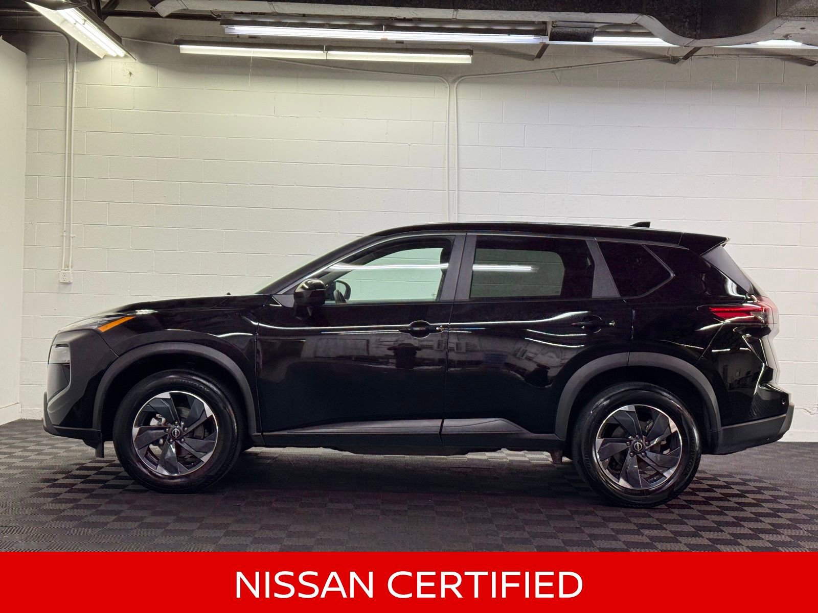 Certified 2025 Nissan Rogue SV image 4