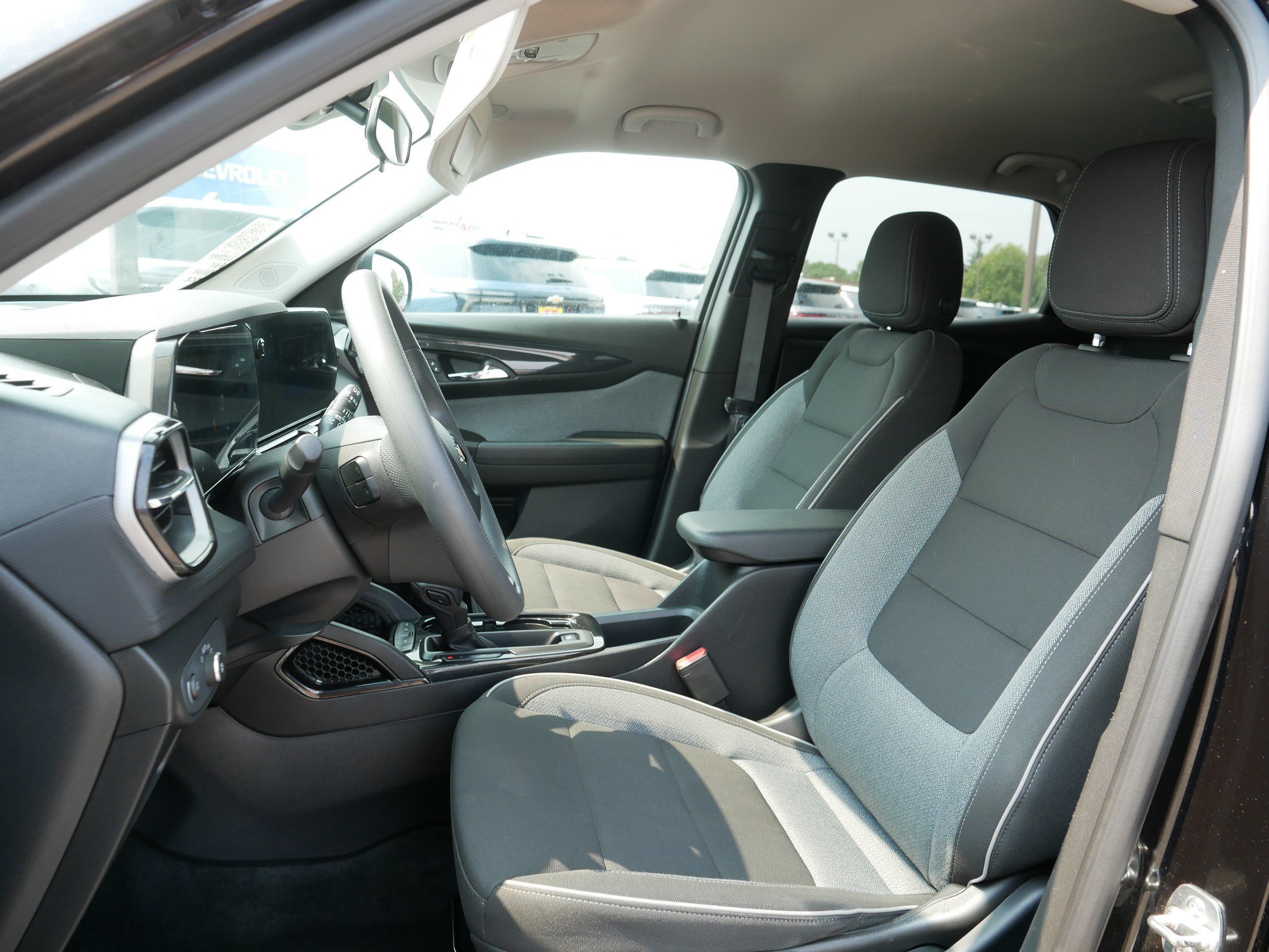 Used 2025 Chevrolet TrailBlazer LT AWD/4WD image 34