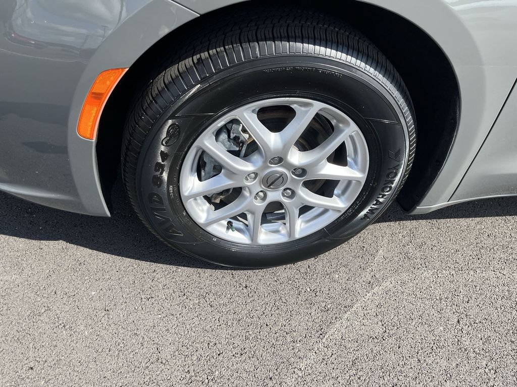 Used 2023 Chrysler Pacifica Touring-L FWD image 10