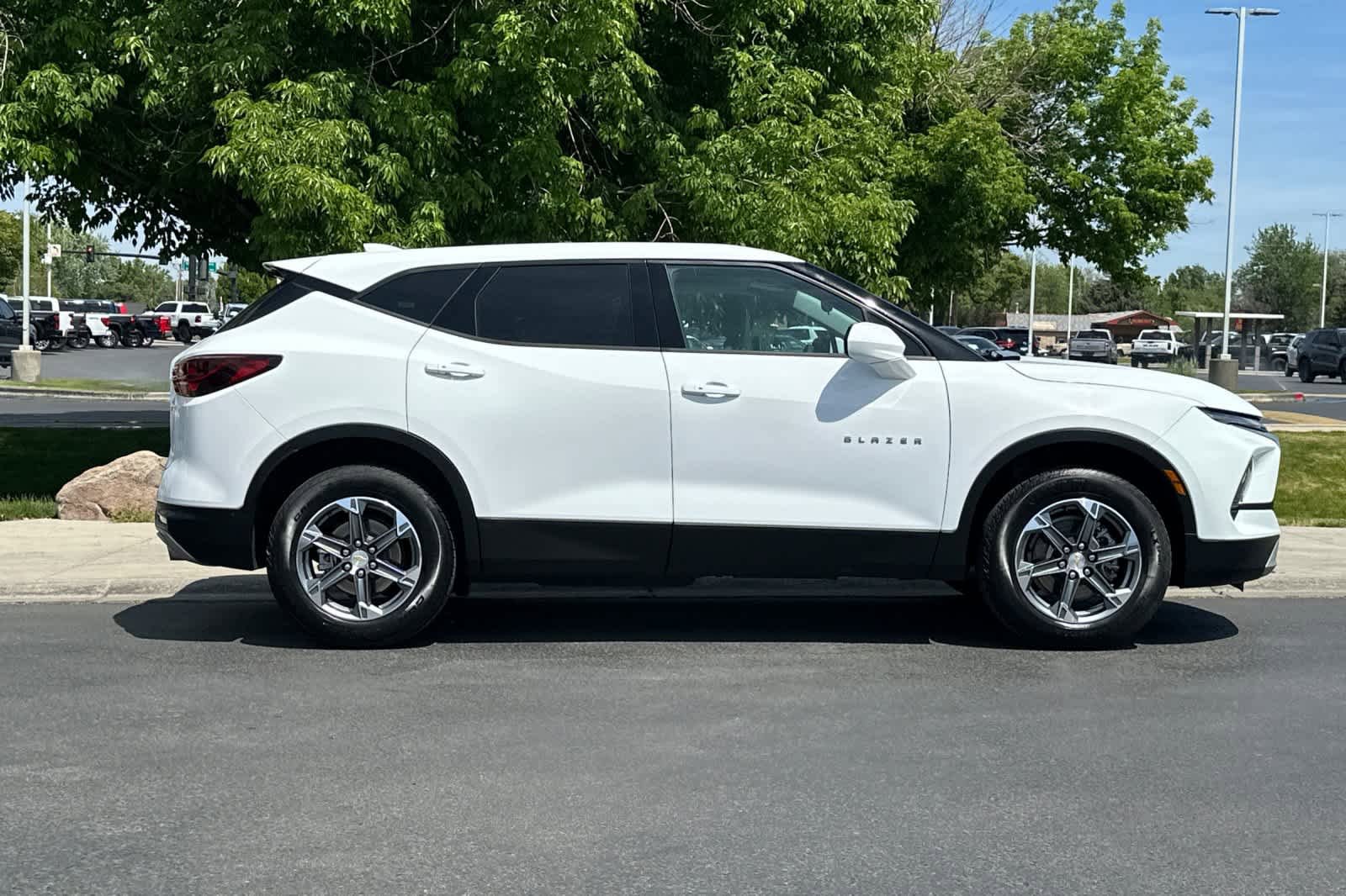 Used 2025 Chevrolet Blazer LT AWD/4WD image 8