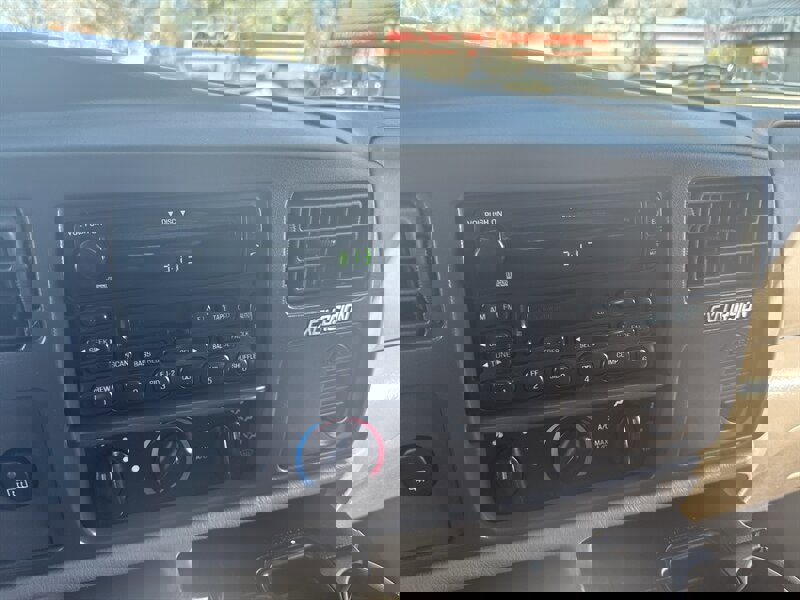 Used 2004 Ford Excursion XLT image 39