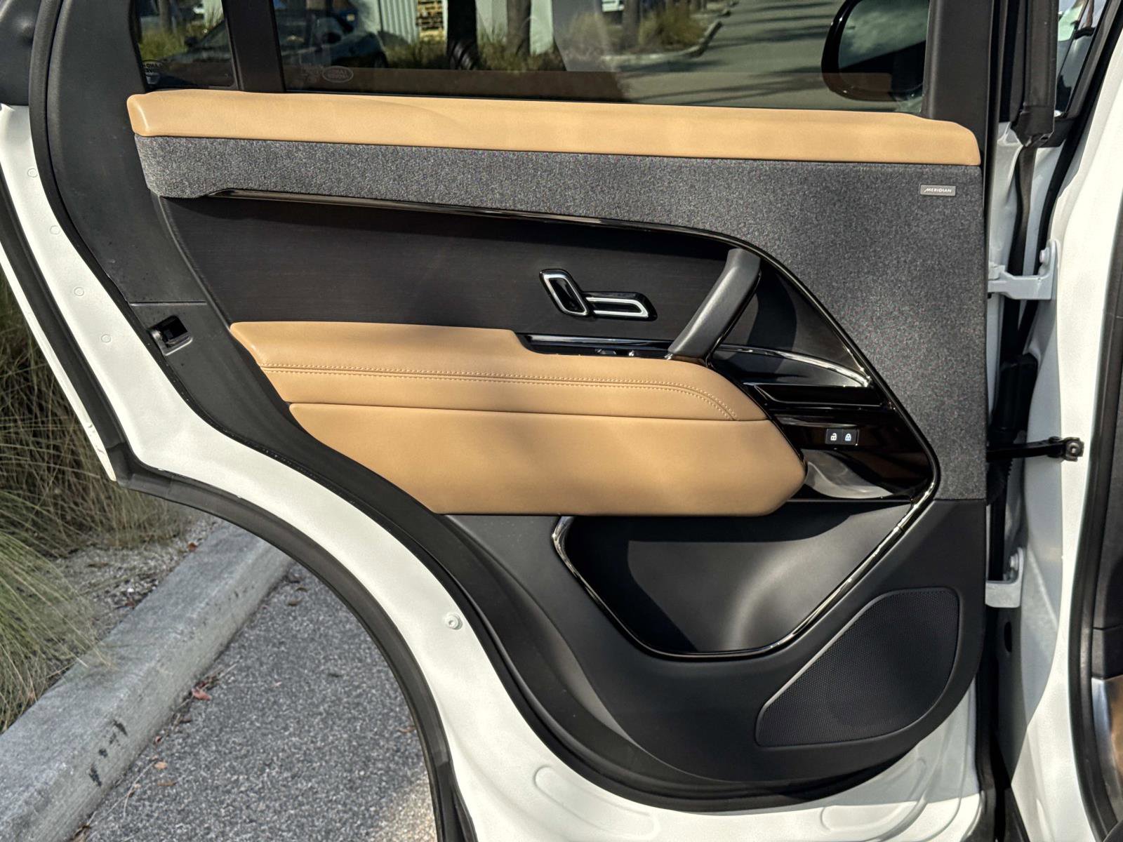 Certified 2024 Land Rover Range Rover Sport SE image 13