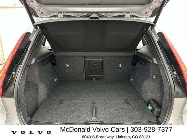 Certified 2026 Volvo XC40 B5 Plus AWD/4WD image 23
