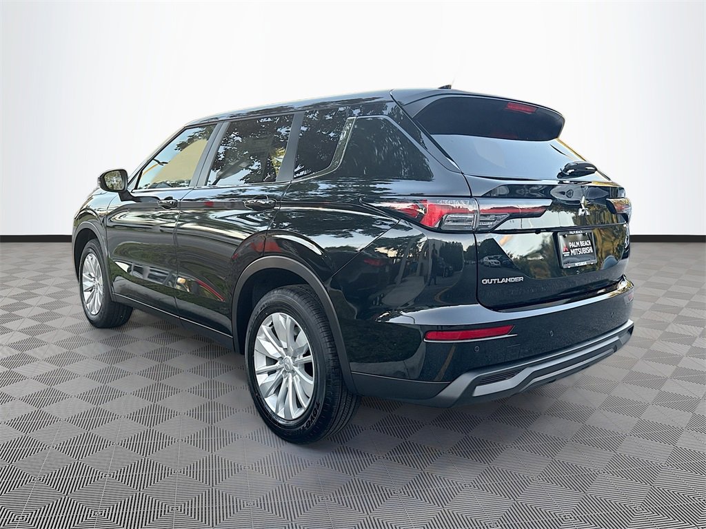 New 2026 Mitsubishi Outlander ES image 7