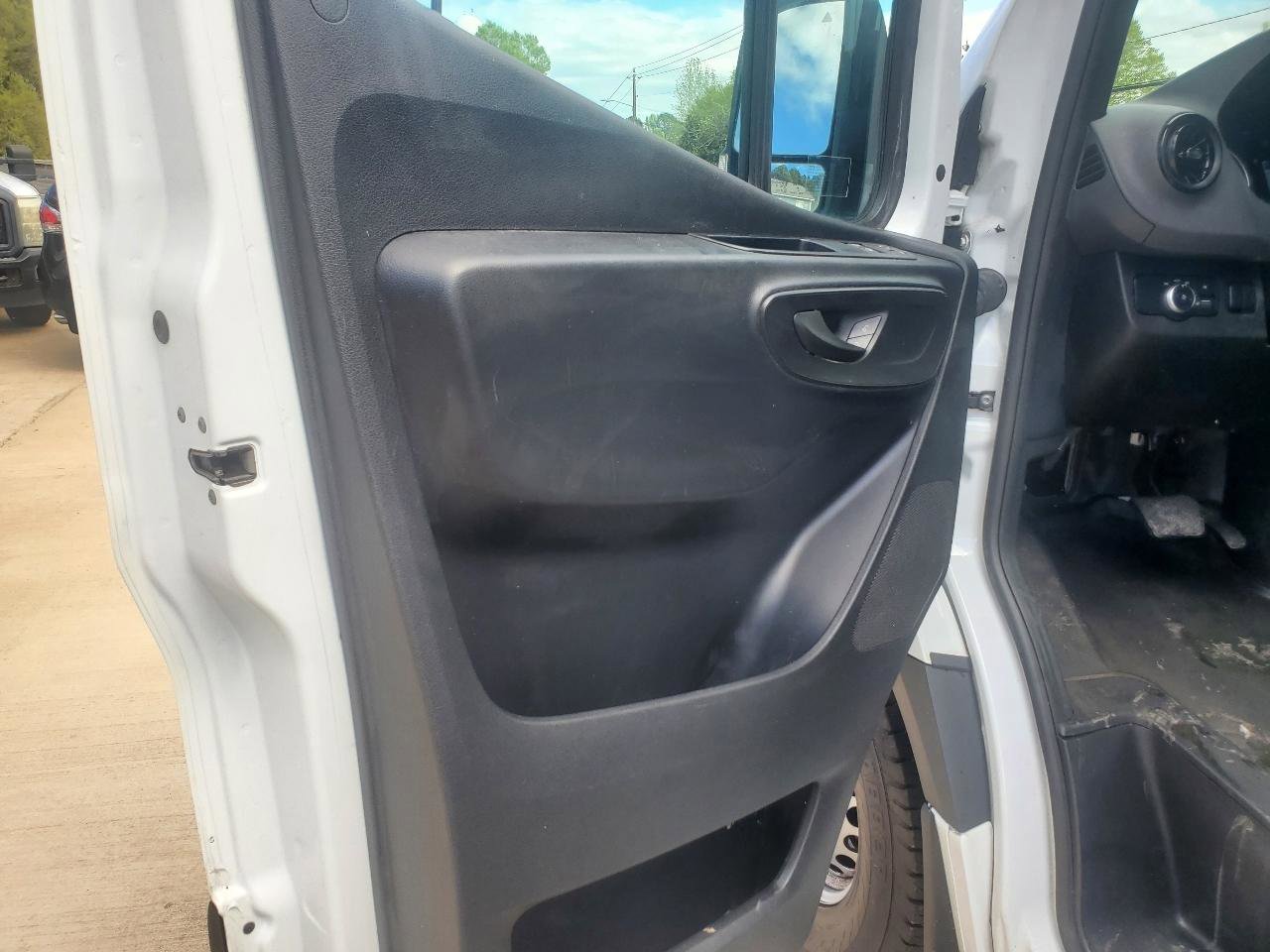 Used 2022 Mercedes-Benz Sprinter 1500 image 17